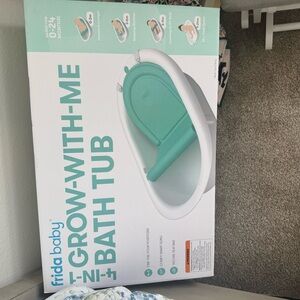 Frida Baby Teal Grow-With-Me Bath Tub